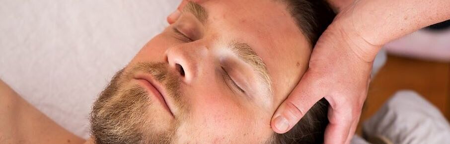 Kopf und Nackenmassage